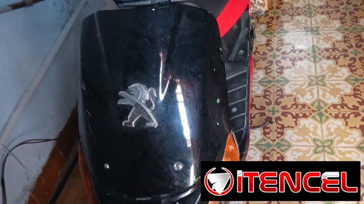 Se vende Peugeot con propiedad y circulación