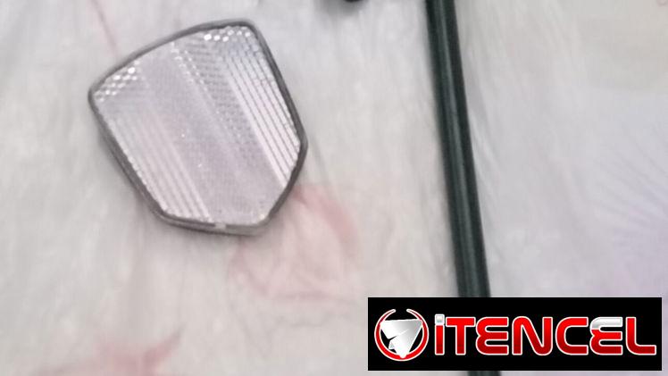 Se vende pata de apoyo para bicicleta con luz refractaria