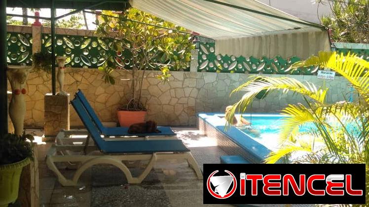 Se renta alojamiento veraniego de 3 habitaciones en Guanabo con piscina grande.58858577