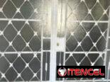 Puertas ventanas de cristal y rejas