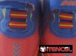 Tenis de niño nuevo
