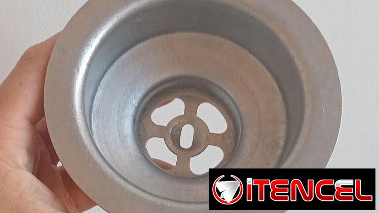 VENDO ESTA PIEZZA DE FREGADERO ES DE ACERO NIQUEL–#–55398589 DE BUEN MATERIAL Y FUERTE, VEA FOTOS.  ACEPTO USD, USDT,