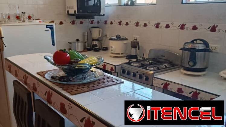 Se vende casa biplanta en Los Pinos, Arroyo Naranjo.