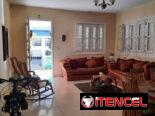 Casa independiente en Playa con garaje 4 cuartos 2 baños todo en  óptimo estado