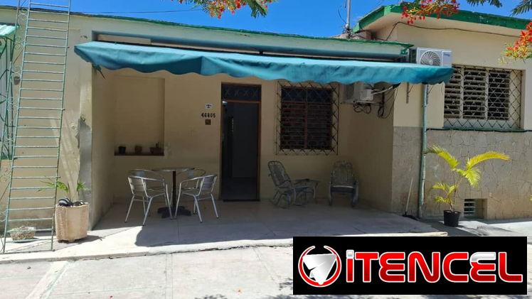 Casa de renta en Guanabo a 3 cuadras del mar. No se va la luz tengo paneles solares y baterías.