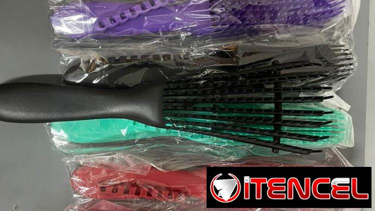 Cepillo para rizos 1800 y Restregador y masajeador de pelo 1700
