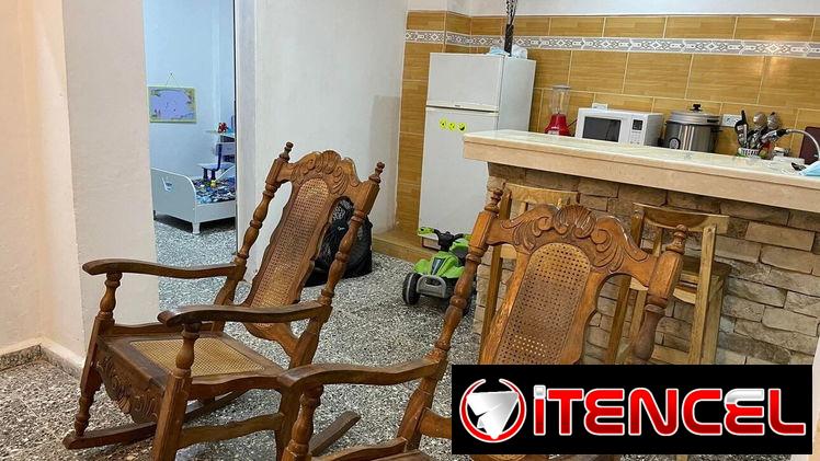 Venta de casa puerta de calle en el Cerro,muy buena construcción