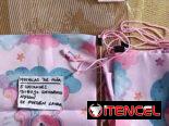Se venden mochilitas con motivos de unicornio