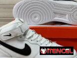 Tenis y zapatos deportivos.
