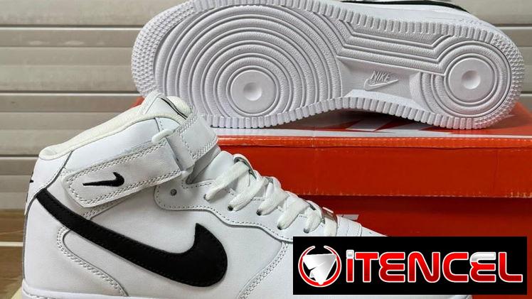 Tenis y zapatos deportivos.