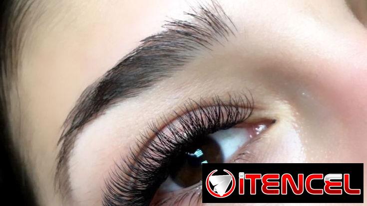 Extensiones de pestañas y arreglo de cejas