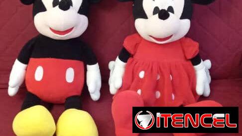 SE VENDE PAREJA DE PELUCHES MICKEY Y MINNIE