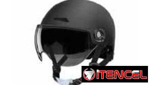 Moto, casco, baúl, candado y malla