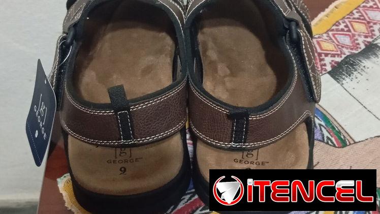 Sandalias de cuero nuevas en venta