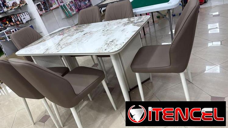 Mesa pegable y juego de comedor