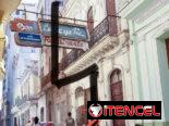 Casa de 3 pisos y Puerta a la Calle en La Habana Vieja. Cuba