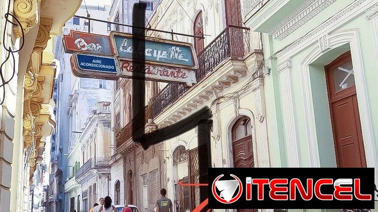 Casa de 3 pisos y Puerta a la Calle en La Habana Vieja. Cuba
