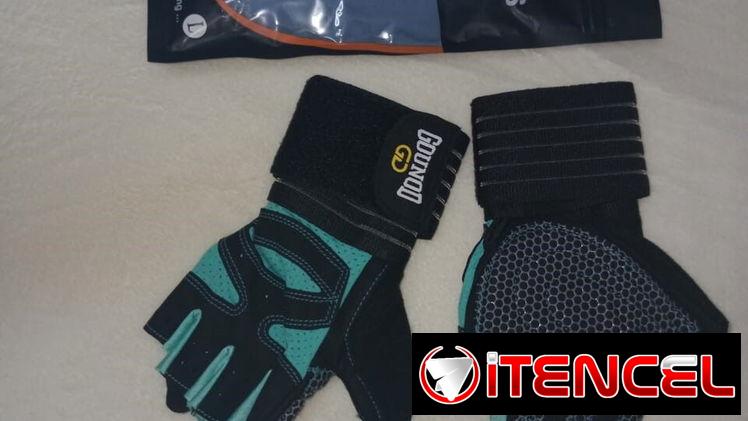 GUANTES DE ENTRENAMIENTO CON MUÑEQUERAS, ENTREGA DE FACTURA. VARIEDAD DE ARTÍCULOS DEPORTIVOS, ETC