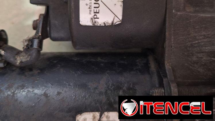 Motor de arranque Peugeot 405 de gasolina marca Valeo, de uso