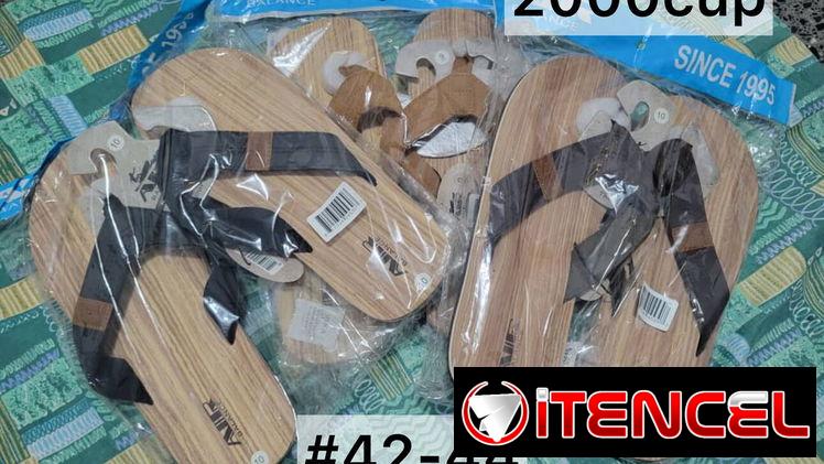Chancletas y zapatos
