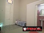 Se alquila habitacion amplia con acceso directo al balcon por horas o dias