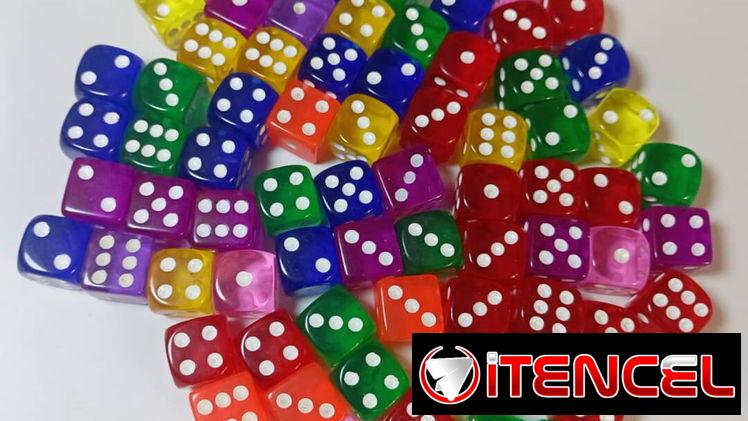 Gorras temáticas para niñas y niños juguetes y juegos de mesa: cartas UNO, Parchís, dados, Dominó, ajedrez y mas