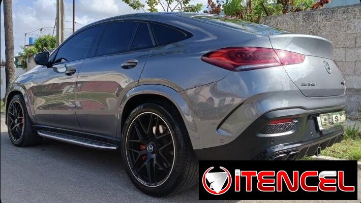Mercedes-Benz GLE63s AMG 2022 título limpio.
