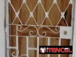 Se hacen Rejas para ventanas, puertas, ventanas de baño y cocina.