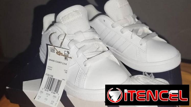 Tenis Adidas blancos unisex, #11 ( para niñ@s)