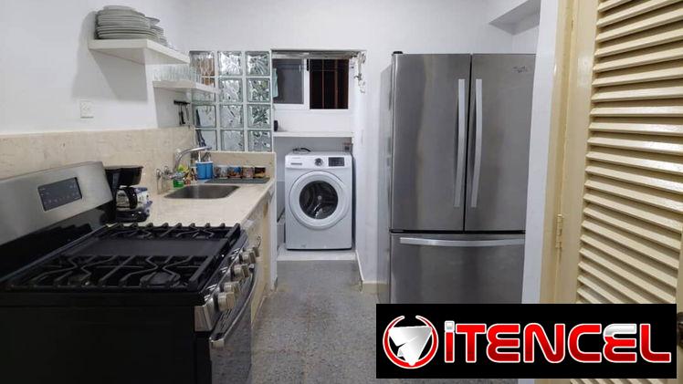 SE RENTA APTO DE DOS HABITACIONES EN EL VEDADO POR LINEA Y F.58858577