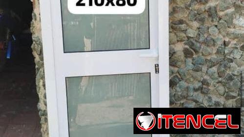 Puertas de aluminio con cristal. A la medida del cliente