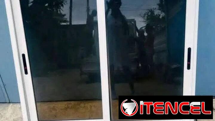 Puertas y ventanas de aluminio con cristal