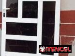 Carpintería moderna en aluminio y cristalería
