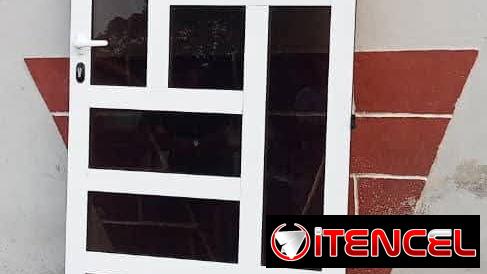 Carpintería moderna en aluminio y cristalería