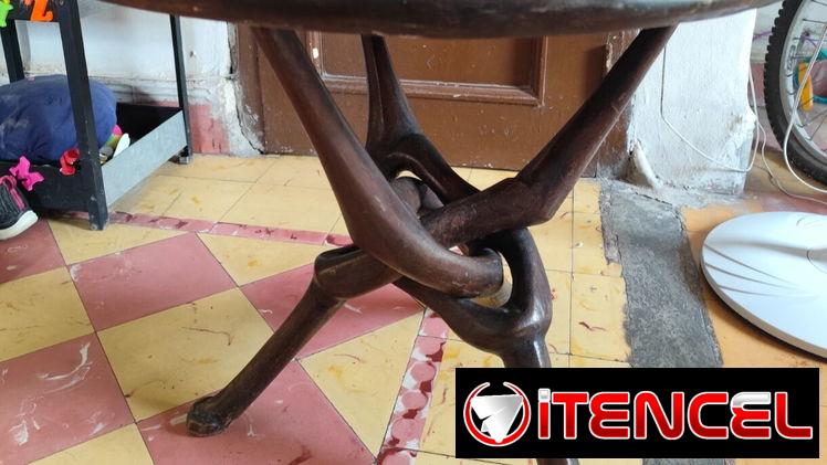 Mesa africana de madera preciosa