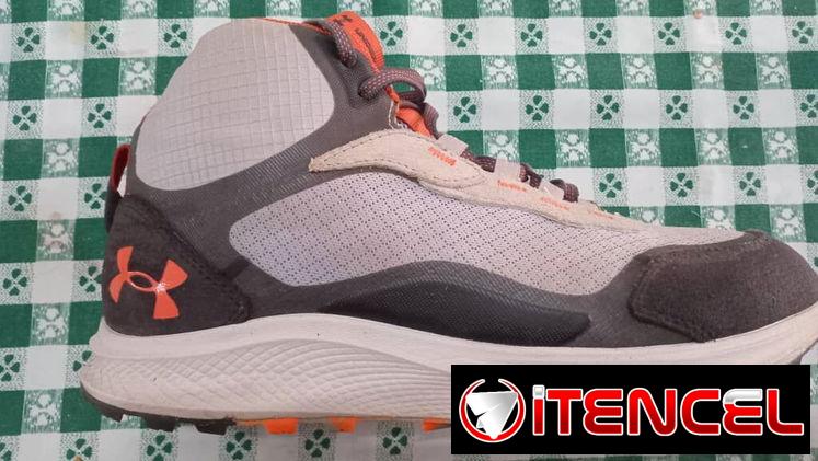Tenis #41  marca Under Armour, de muy poco uso
