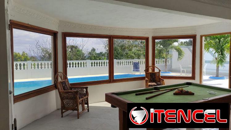 Renta con piscina amplia, 4 habitaciones y planta eléctrica, en esa zona no se va la corriente. Whatssap 5 2959440