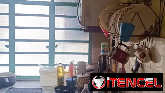 🏠 Casa en venta en el Cerro. Se deja con split. Tiene gas de la calle, teléfono fijo y hay agua 24 horas.