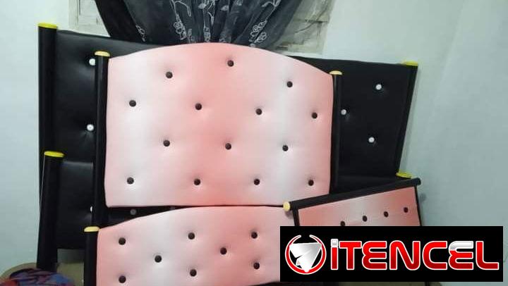 Cama personal de tubo tapisada con mesas de noche y barandas si las desea el color lo elige usted.