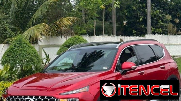 38000 Hyundai Santa Fe full limited 2023 ,techo panorámico,El interior es agradable, con materiales suaves al tacto