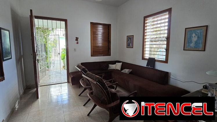 Casa de 4/4, garaje p/2 autos, 193m², en la Víbora (VB-43)