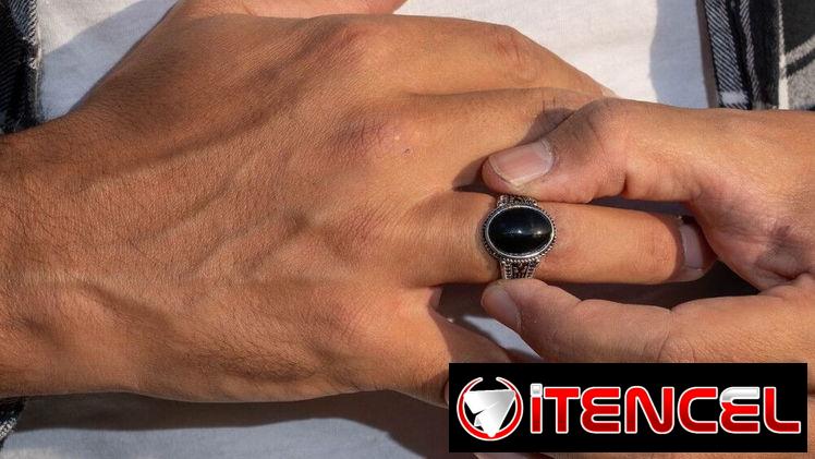 Vendo anillo de Plata Italiana, con piedra Agata Negra, de uso! Talla 18 mm aprox