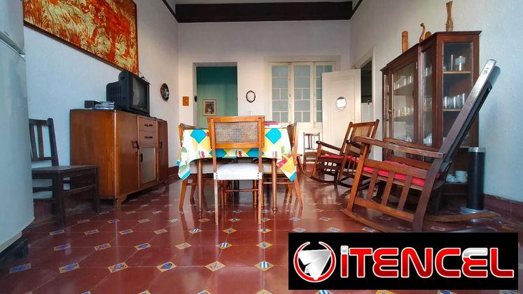 Ref # 33.Espectacular propiedad en el Vedado en la zona de las letras con 4 cuartos y medio y garaje!!!!