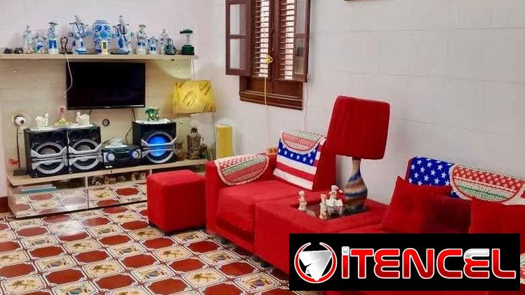 Biplanta de 1938 con 4 Dormitorios en Lawton !!!