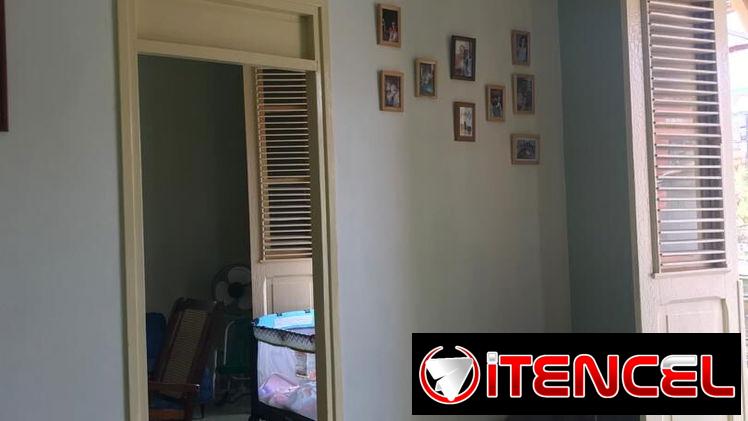 Se vende casa semi independiente, en la Habana Vieja.