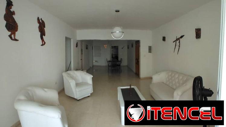 Apartamento  en renta, Vedado , frente al malecón Habanero, tres habitaciones climatizadas+53 52463651 🌊E