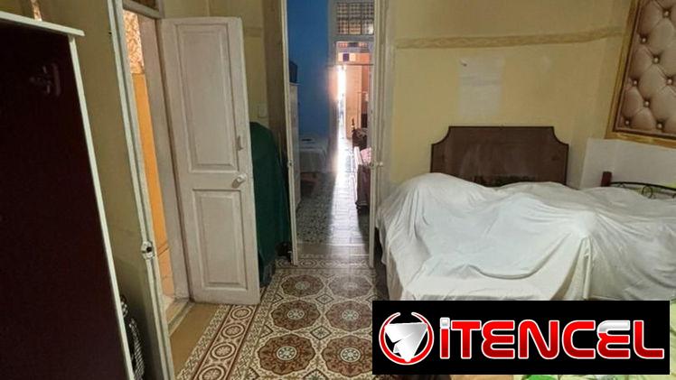 • LR006  🏢 Apartamento en Venta – Prado y Malecón, La Habana  📍 Ubicación: Prado y Malecón, La Habana 📌