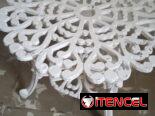 Se vende juego de terraza de aluminio fundido color blanco. 2 butacas y 2 mesitas.