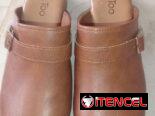 Zuecos marrones Me Too – Calzado slip-on de mujer – Sandalias casual con hebilla – Zapatos cómodos de cuero sintético –