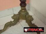 Vendo perchero antiguo de pie , madera y bronce.
